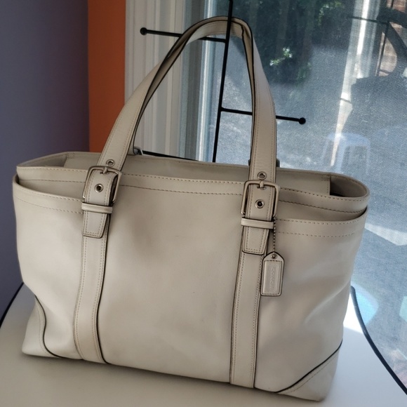 Coach Handbags - Coach LG Leather Handbag